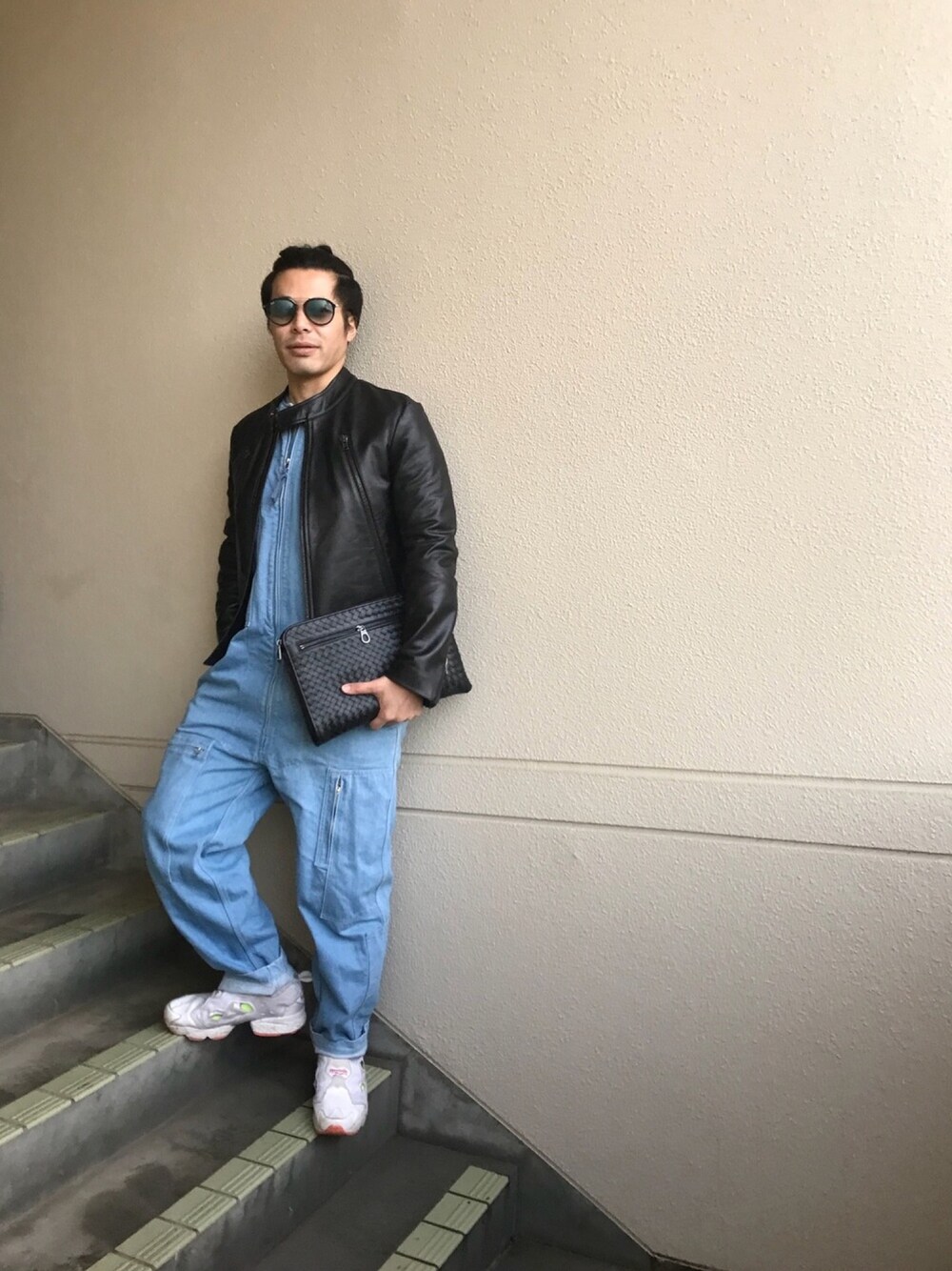 「秋冬、シンプル、おしゃれさんと繋がりたい、休日スタイル、ライダースジャケット、Maison Martin Margiela、AMBUSH、PUMP FURY、BOTTEGA VENETA」｜「MARTIN MARGIELAのレザーライダースJKT（ライダースジャケット、ブラック系）」を使った、マーチンさん（メンズ・170cm）の秋コーディネートの1枚目の写真