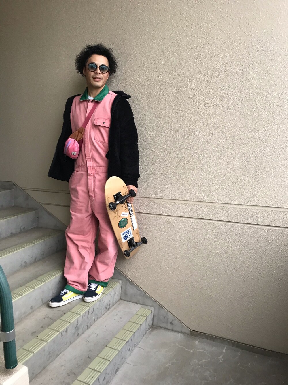 「冬、休日スタイル、お洒落さんとつながりたい、ビッグシルエット、ユニクロ、supreme、oldskool、広島、千葉」｜「ムラサキスポーツのSkateBoard（スポーツグッズ、ブラウン系）」を使った、マーチンさん（メンズ・172cm）の冬コーディネートの1枚目の写真