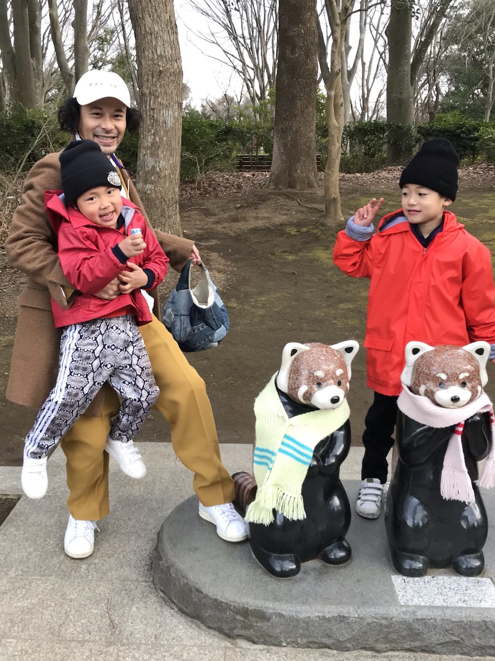 「ootd、秋冬コーデ、おしゃれさんと繋がりたい、きれいめカジュアル、休日スタイル、スニーカーコーデ、セットアップ、タートルネック、ユニクロ」｜「adidasのベビー キッズ アディダス スネーク ジャージ上下セット adidas FIREBIRD SNAKE AB1835（ジャージ、ブラウン系）」を使った、マーチンさん（メンズ・172cm）の冬コーディネートの1枚目の写真
