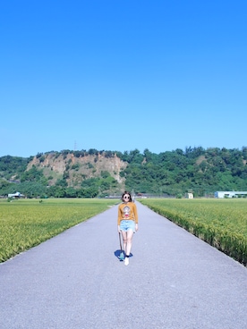 「BLUE WAY（ブルーウェイ）のアイテム（トップス）」を使った、Ellen Taiさん（レディース・166cm）の秋コーディネート