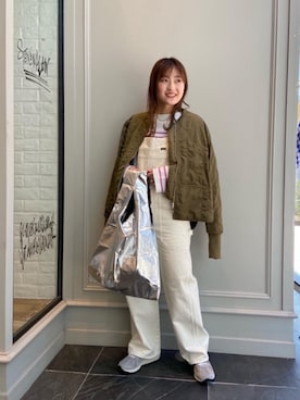「Wrangler（ラングラー）のアイテム（オールインワン・サロペット）」を使った、土岐 夏陽子さん（レディース・160cm）の冬コーディネート