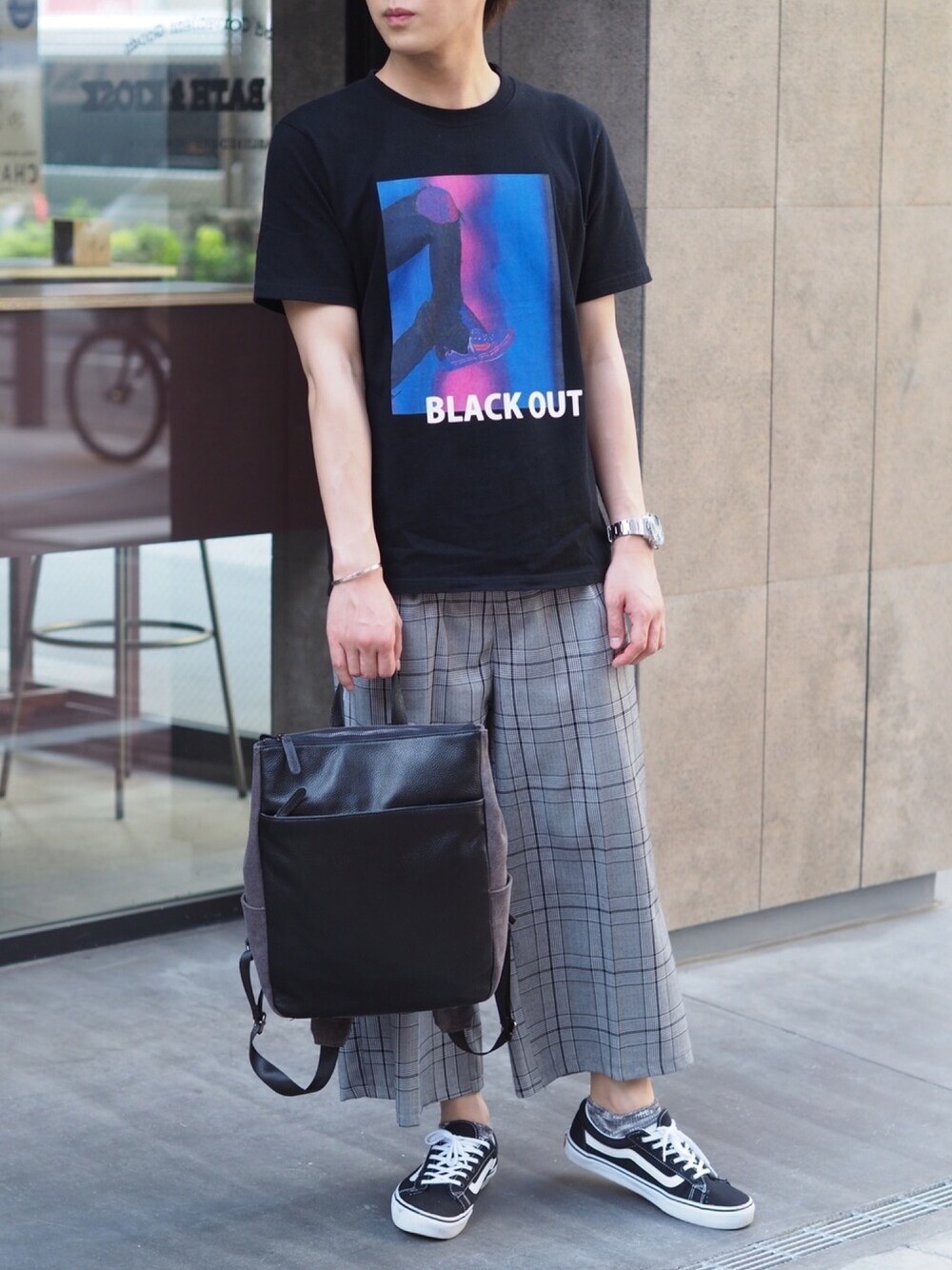 「夏だ！Tシャツ着よう！、スラックス、GUSCIO、GUSCIO UOMO、POUTOJOURU、カジュアル、いいね、save、フォローお願いします🤑、大学生、170cmコーデ」｜「GUSCIOの【グッシオレザー】　レザー切り替えキャンバス　リュック　【牛革】【ウォッシュ加工】（バックパック/リュック、ブラック系）」を使った、けんTea☕️さん（メンズ・170cm）の夏コーディネートの1枚目の写真