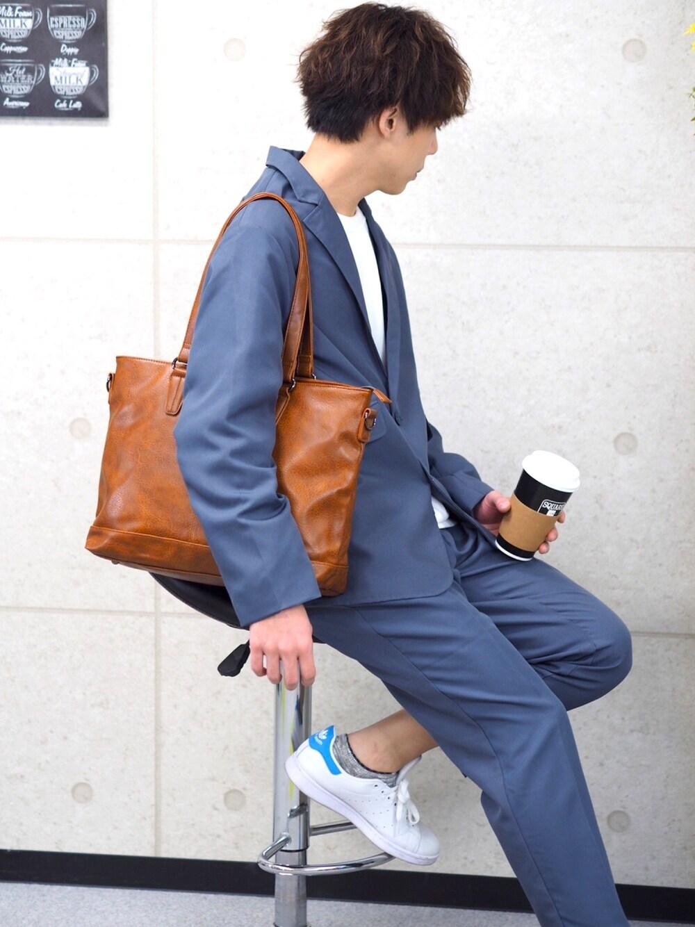 「GUSCIO、GUSCIO UOMO、POUTOJOURU、テーラードジャケット、ASTRONOMY、今日のコーデ、春コーデ、セットアップ、オトナカジュアル、お洒落さんとつながりたい」｜「GUSCIO UOMOの【グッシオ ウォーモ】PUレザー　２WAYシンプルトートバッグ　【通勤通学】（トートバッグ、ブラウン系）」を使った、けんTea☕️さん（メンズ・170cm）の春コーディネートの1枚目の写真