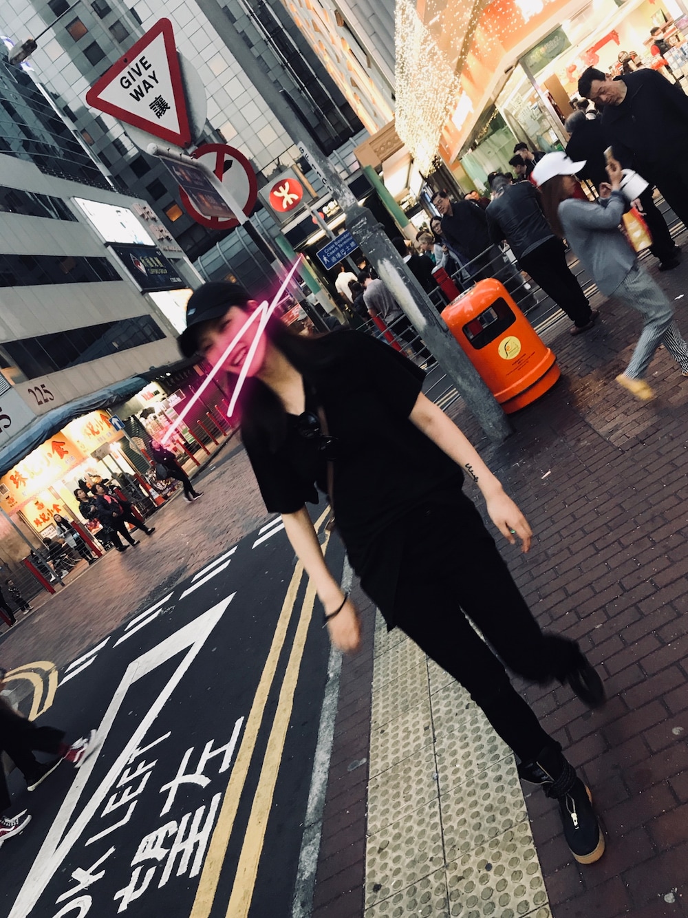 「香港尖沙嘴」｜「NIKE Air Flightのアイテム（スニーカー、ブラック系）」を使った、superweniceさん（レディース・178cm）の春コーディネートの1枚目の写真