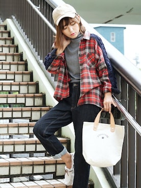 「CONVERSE（コンバース）のアイテム（ハンドバッグ）」を使った、蒼井翔子さん（レディース・160cm）の秋コーディネート