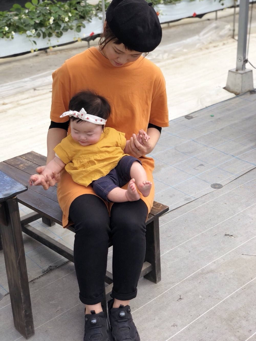 「おんなのこ、生後5ヶ月、オレンジ、ヘアバンド、UNIQLO、いちご」｜「Birthdayのアイテム（シャツ/ブラウス、オレンジ系）」を使った、yuzuaoさん（キッズ・70cm）の春コーディネートの1枚目の写真