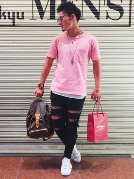 バックパック リュックを使った ピンクtシャツ のメンズ人気ファッションコーディネート Wear