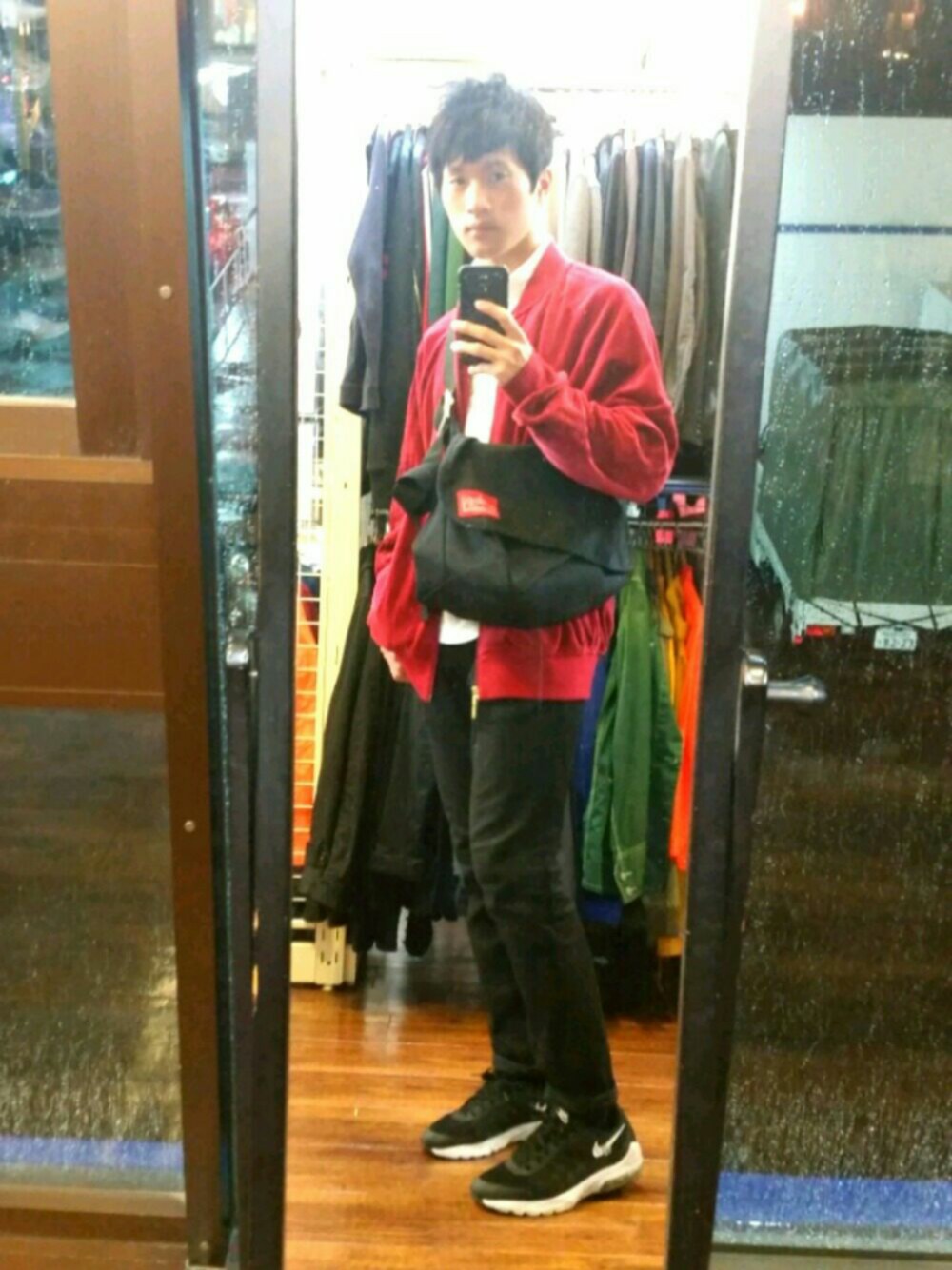 「古着、ナイキエアマックスデー」｜「NIKEのBAYFLOW／【NIKE(ナイキ)】AIR MAX INVIGOR（スニーカー、ブラック系）」を使った、cochaさん（メンズ・169cm）の春コーディネートの1枚目の写真