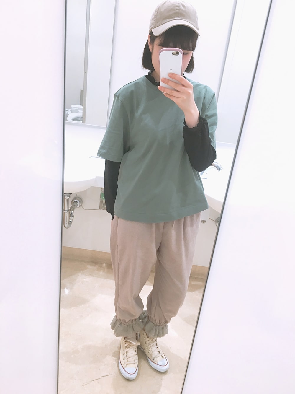 「UNIQLOのクルーネックT（半袖）（Tシャツ/カットソー、グリーン系）」を使った、kana . Hさん（レディース・166cm）の春コーディネートの1枚目の写真
