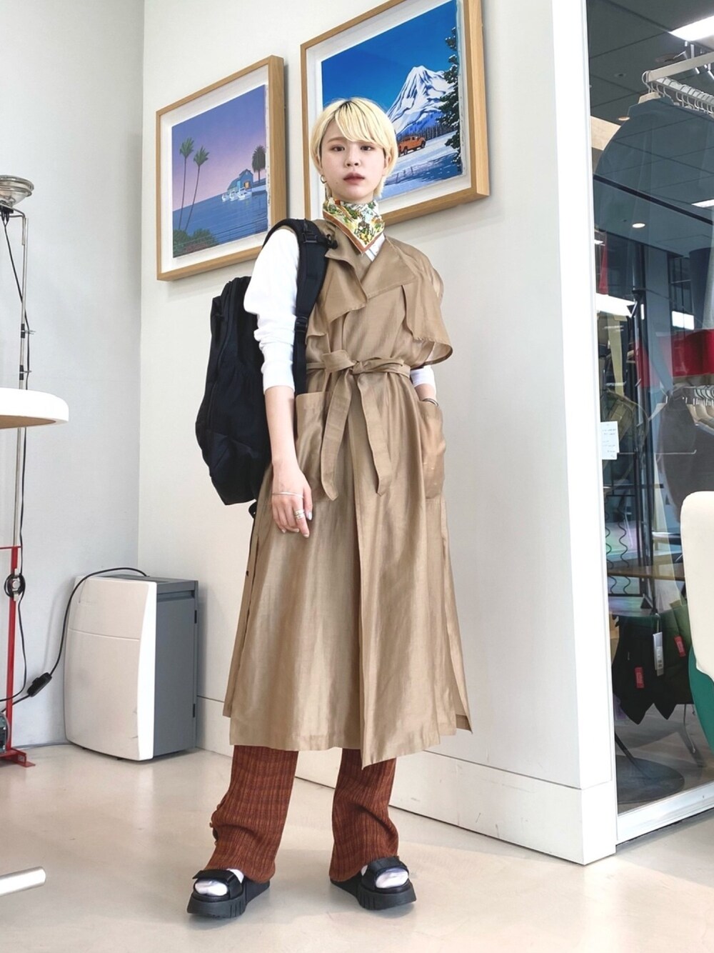 「RBS、BEAMS、Ray BEAMS、BEAMS BOY、スカーフアレンジ、ARC'TERYX、UnitedNude、大人カジュアル、厚底サンダル」｜「Ray BEAMSのRay BEAMS / ボーダー リブ ニット パンツ（その他パンツ、ブラウン系）」を使った、HALHIさん（レディース・161cm）の春コーディネートの1枚目の写真