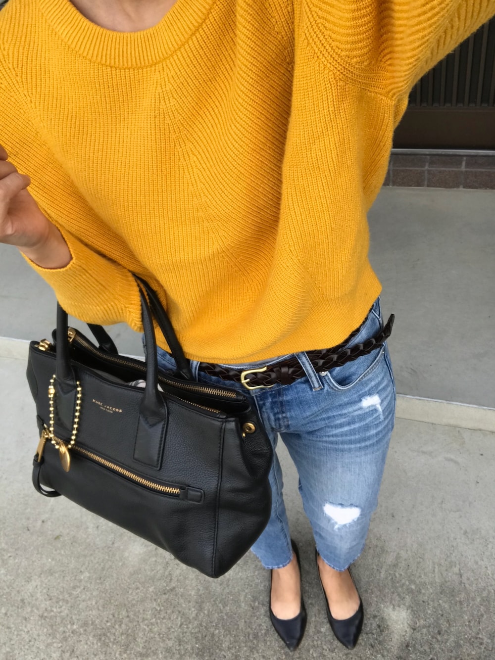 「秋コーデ、オトナカジュアル、シンプル、ラフ、デニム、outfit、イエロー、イエローニット、ニット、ZARA」｜「ZARAのアイテム（ニット/セーター、イエロー系）」を使った、bubuさん（レディース・163cm）の秋コーディネートの1枚目の写真