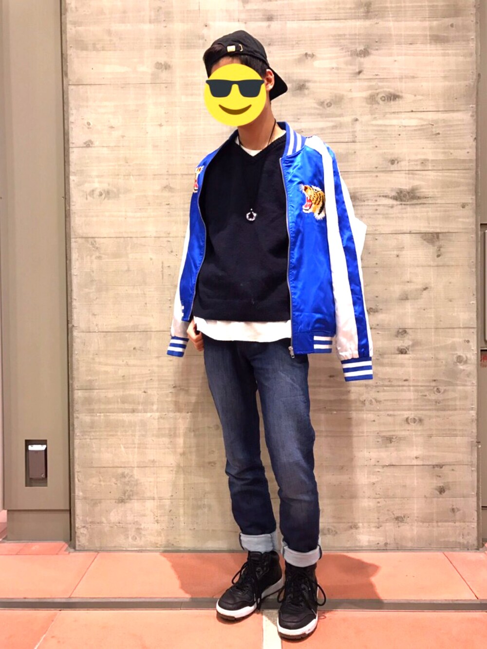 「スカジャン、キャップ」｜「RAGEBLUEのフェイクスウェードデザインネックレス/742310（ネックレス、ブラック系）」を使った、さとーはるきさん（メンズ・171cm）の冬コーディネートの1枚目の写真