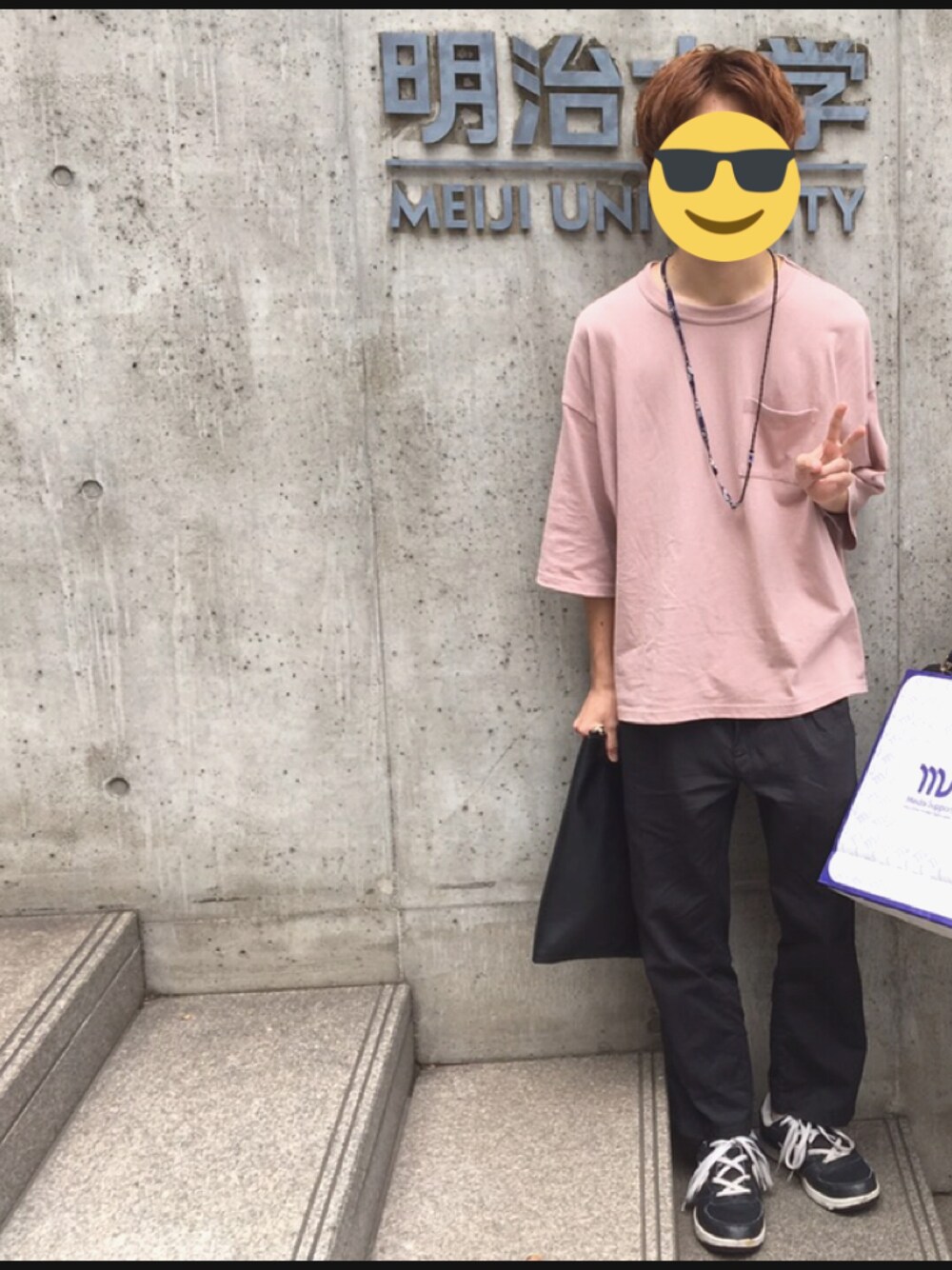 「狂わせピンク、シンプル、明治大学」｜「WEGOのWEGO/バンダナコードネックレス（ネックレス、ブルー系）」を使った、さとーはるきさん（メンズ・171cm）の夏コーディネートの1枚目の写真