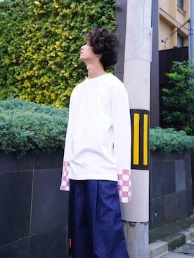 「袖プリント」｜「アイテム（デニムパンツ）」を使った、KIKAKUさん（メンズ・175cm）の秋コーディネート