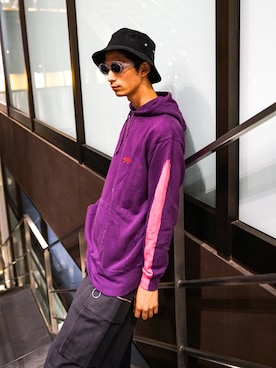 「MYne（マイン）のアイテム（パーカー）」を使った、KIKAKUさん（メンズ・175cm）の秋コーディネート