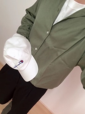 「カーキ色」｜「アイテム（ブラック系）」を使った、たかまるさん（メンズ・165cm）の春コーディネート