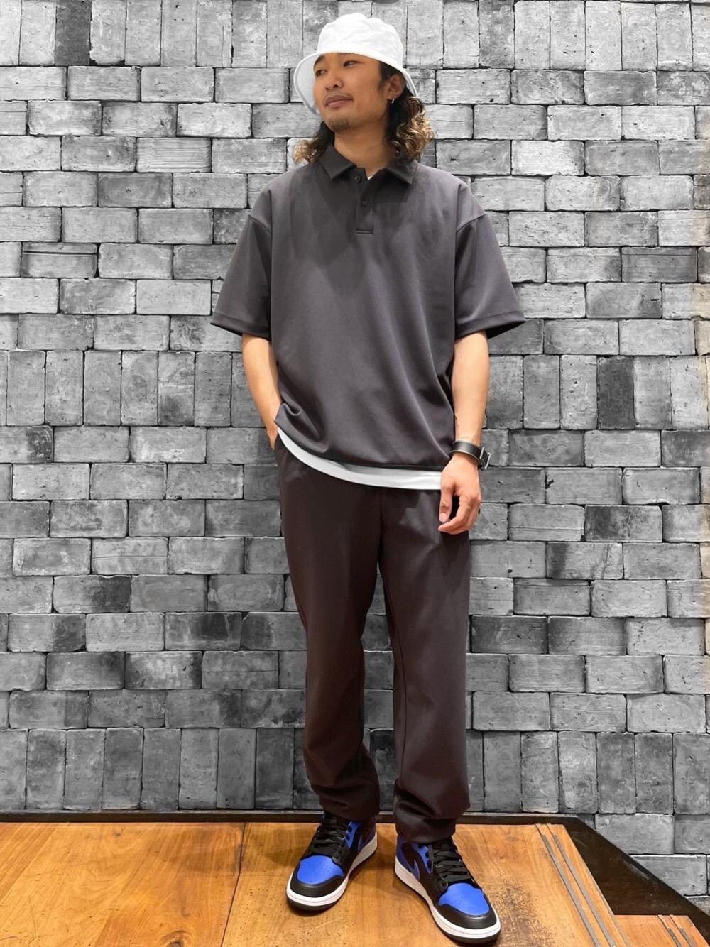 「スニーカー、ストリート、シューズ、home style、setup style、WIDE SILHOUETTE STYLE、ハット/キャップ」｜「BEAUTY&YOUTH UNITED ARROWSのBY アムンゼン ダブルフェイス ワイド ポロシャツ 【セットアップ対応】（ポロシャツ、グレー系）」を使った、Haruto Fukushimaさん（メンズ・170cm）の春コーディネートの1枚目の写真