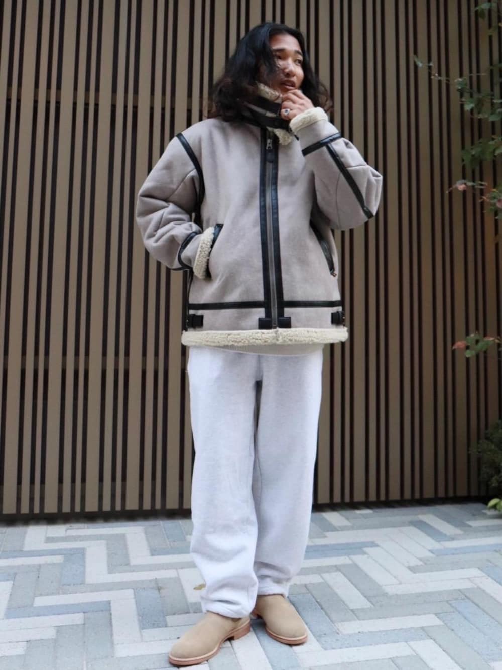「トレンド、リラックス、ストリート、モード、EXCLUTIVE ITEM STYLE、ニット/セーター、あうたー」｜「Alpha Industriesの＜ALPHA INDUSTRIES × monkey time＞ OVER SIZED B-3/フライトジャケット（その他アウター、ベージュ系）」を使った、Haruto Fukushimaさん（メンズ・170cm）の秋コーディネートの1枚目の写真