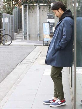 「NEWBALANCE」｜「アイテム（ステンカラーコート）」を使った、高瀬さん（メンズ・173cm）の春コーディネート