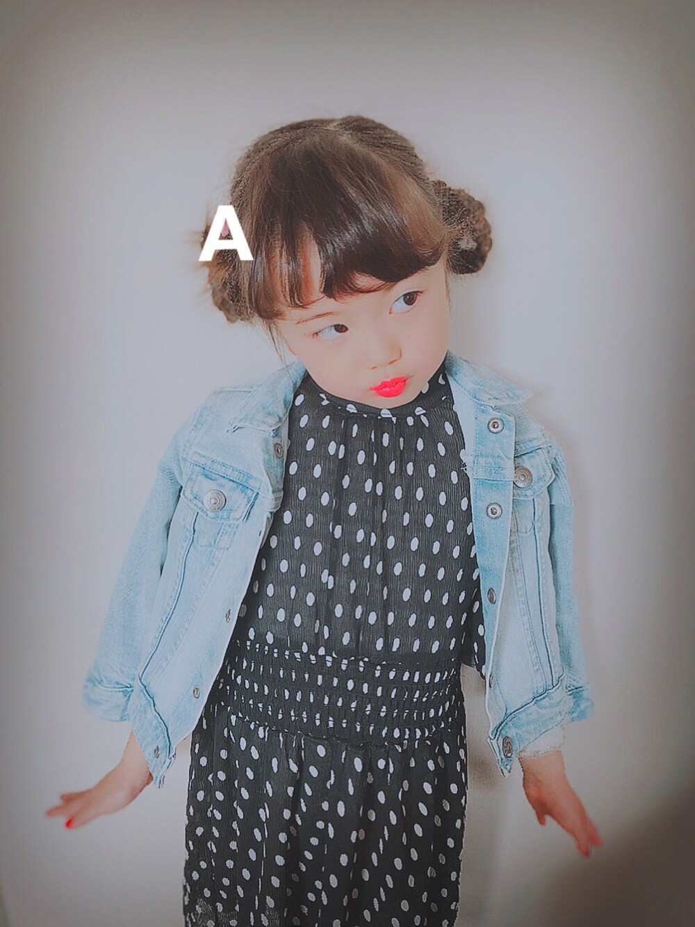 「春休み」｜「H&Mのアイテム（デニムジャケット、ブルー系）」を使った、airaさん（キッズ・110cm）の春コーディネートの1枚目の写真