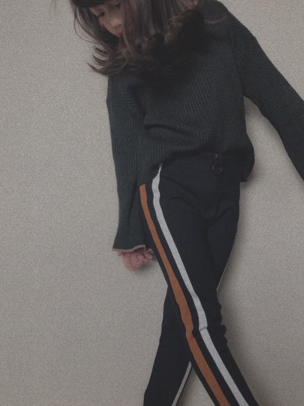 「ZARA、ZARA KIDS、デート、長女、あいちゃん」｜「ZARAのアイテム（チノパンツ、ブラック系）」を使った、airaさん（キッズ・110cm）の冬コーディネートの1枚目の写真