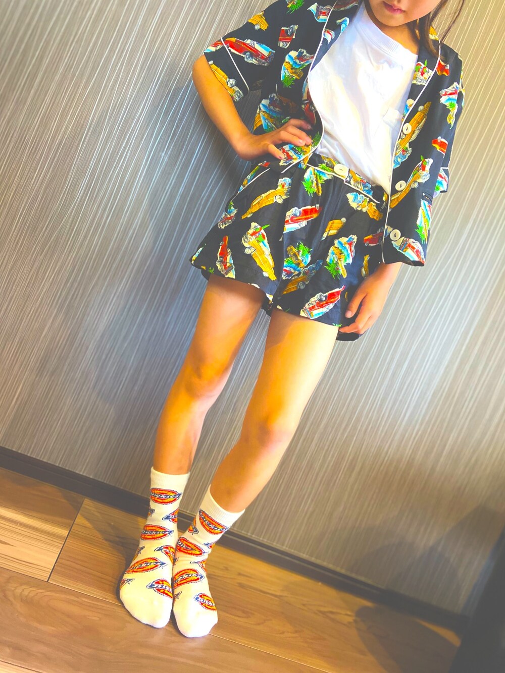 「7歳、学校行きたいらしい、ヘイリービーバー大好きらしい、めっちゃかわいい、自慢の娘」｜「Dickiesのロゴ柄ジャカードソックス（ソックス/靴下、ホワイト系）」を使った、airaさん（キッズ・120cm）の春コーディネートの1枚目の写真