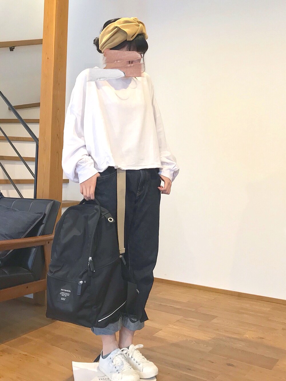 「秋コーデ、マイファス、秋色、デニムパンツ、ゆるトップス、リボンターバン、カジュアルコーデ、高校生、袖ボリューム、大人カジュアル」｜「niko and...のメンテンBIGBIG Ｔシャツ【niko and ...】（Tシャツ/カットソー、ホワイト系）」を使った、manaさん（レディース・157cm）の秋コーディネートの1枚目の写真