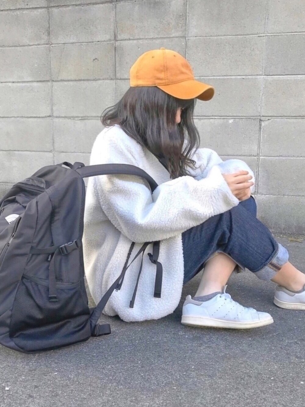 「ボア、SpRay、デニムパンツ、無印良品、adidas originals、キャップ女子、もこもこ、高校生、カジュアルコーデ、プチプラコーデ」｜「adidasの★2016年春夏モデル★オリジナルス　スタンスミス　[STAN SMITH]（スニーカー、ホワイト系）」を使った、manaさん（レディース・157cm）の秋コーディネートの1枚目の写真
