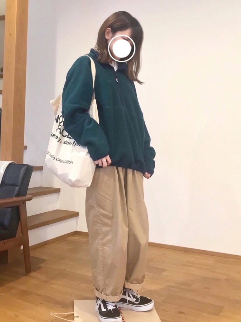 「フリース、古着女子、フルジョ、メンズライク、ベージュパンツ、シンプル、オールドスクール、THE NORTH FACE、GUコーデ」｜「GUのアイテム（パンツ、ベージュ系）」を使った、manaさん（レディース・157cm）の冬コーディネートの1枚目の写真
