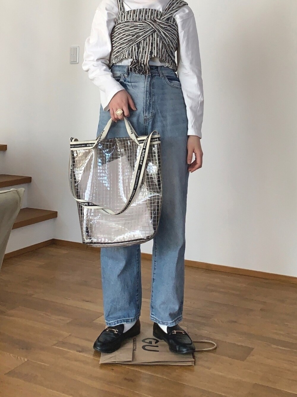 「春コーデ、Kastane、カスタネ(Kastane)、beautiful people、apresjour、ビスチェ、ビスチェ×デニム、部屋撮り」｜「apres jourのストレートデニム【ZOZOTOWN限定アイテム】（デニムパンツ、ブルー系）」を使った、manaさん（レディース・157cm）の春コーディネートの1枚目の写真