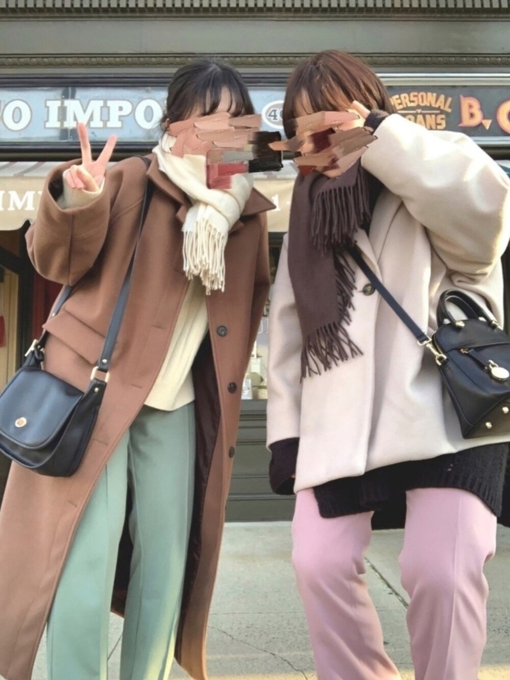「年末WEAR感謝祭、ユニバ、ユニバコーデ、シミラールック、プチプラコーデ、ロングコート、dholic、レトロガール、大学生、センタープレスパンツ」｜「DHOLICのラグランスリーブボクシーロングコート（ダウンジャケット/コート、ブラウン系）」を使った、manaさん（レディース・157cm）の冬コーディネートの1枚目の写真