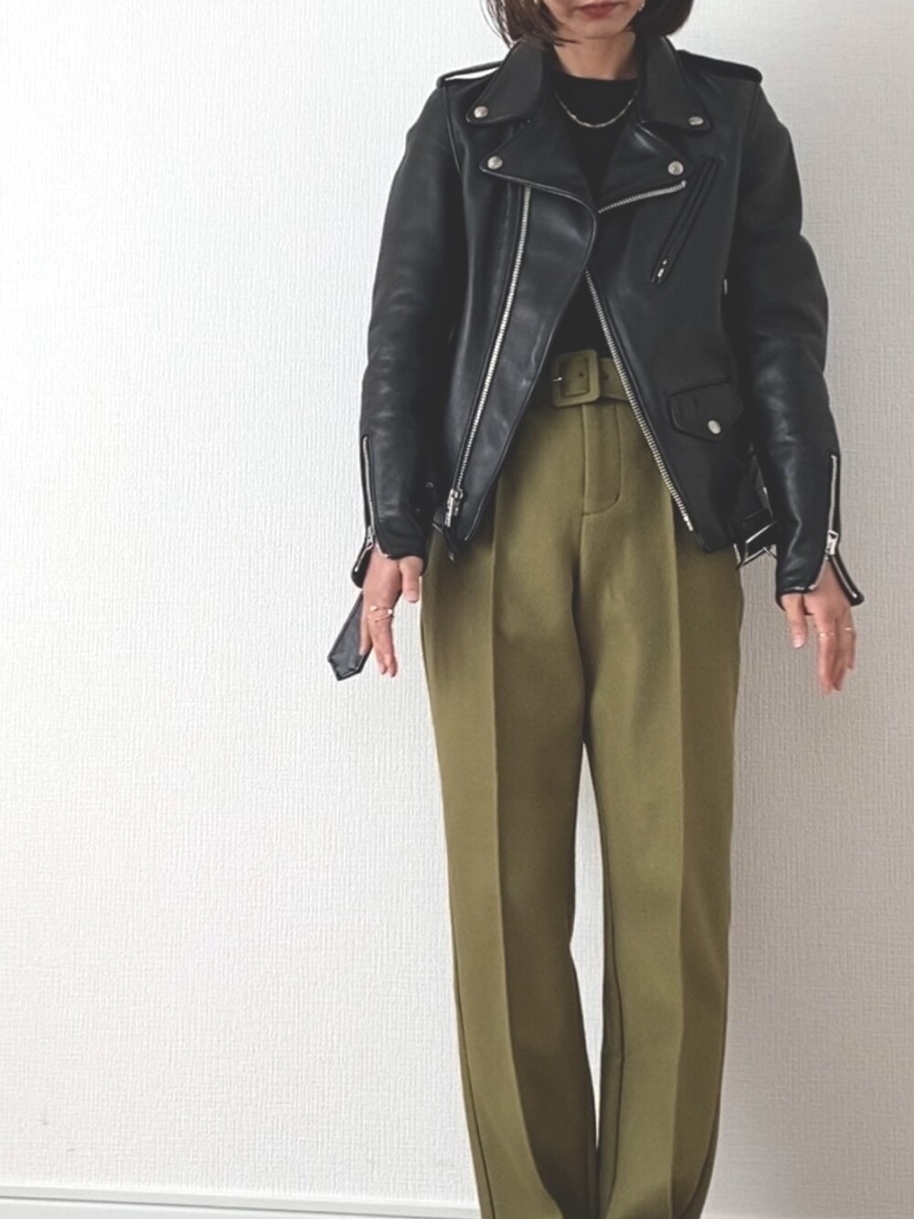 schottのアイテムを使った「タックパンツ」のレディース人気