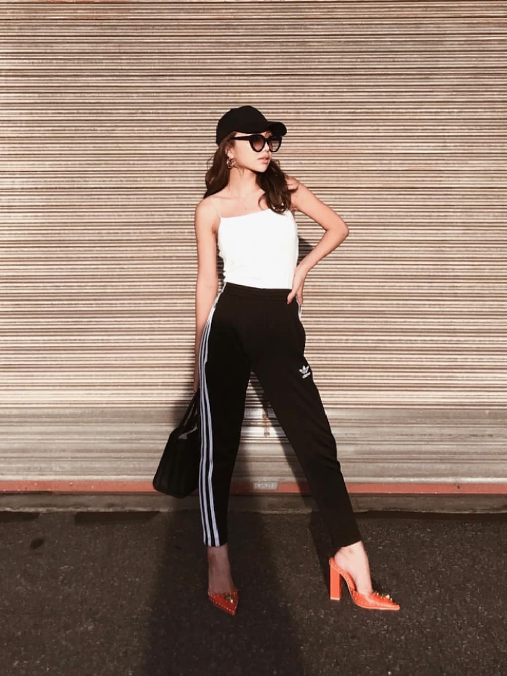 「カジュアルコーデ、ラクチンコーデ、ootd、オトナカジュアル、eimy istoire、adidas originals、Saint Laurent、Bershka、yello」｜「eimy istoireのアイテム（キャミソール、ホワイト系）」を使った、Manami_officialさん（レディース・155cm）の夏コーディネートの1枚目の写真
