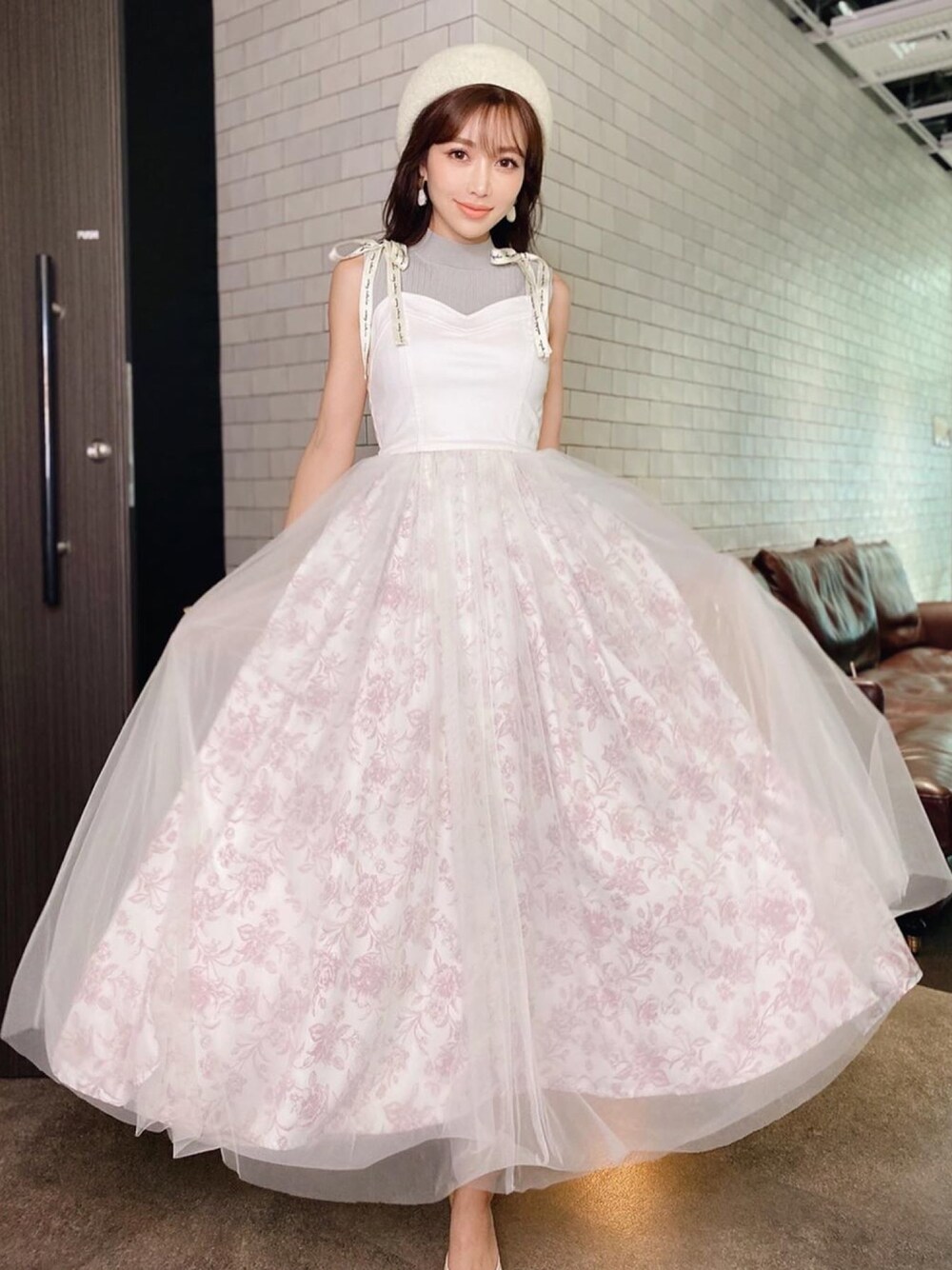 「ワンピース、春コーデ、きれいめカジュアル、オトナカジュアル、オトナ女子、レイヤードスタイル、eimy istoire、eimy、eimy_ootd、エイミーイストワール」｜「eimy istoireのスプリングベレー（ハンチング/ベレー帽、ホワイト系）」を使った、Manami_officialさん（レディース・155cm）の春コーディネートの1枚目の写真