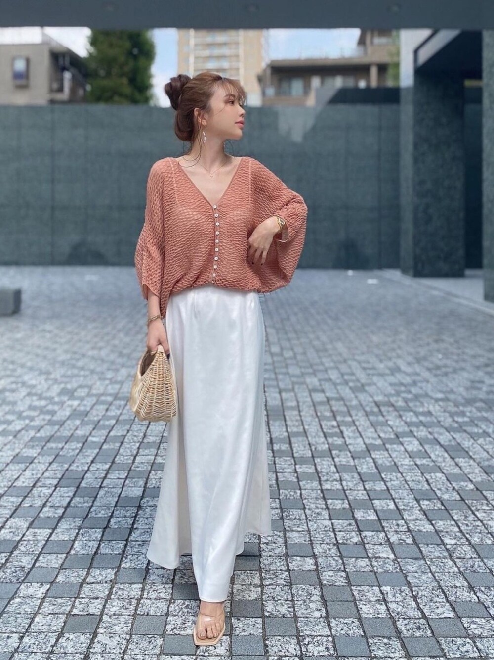 「春コーデ、きれいめカジュアル、大人コーデ、オトナ女子、大人カジュアル、オトナカジュアル、eimy istoire、eimy、eimy_ootd、エイミーイストワール」｜「eimy istoireのアイテム（シャツ/ブラウス、ピンク系）」を使った、Manami_officialさん（レディース・155cm）の春コーディネートの1枚目の写真