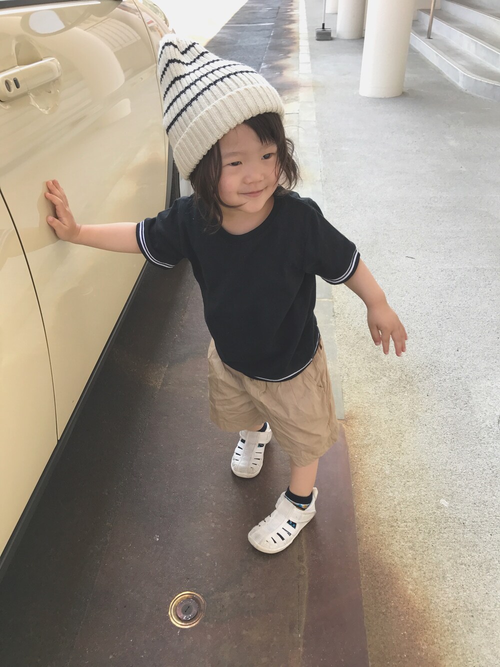 「サンダル、ワイドハーフパンツ、ハーフパンツ、半袖Ｔシャツ、ラインTシャツ、２歳児、男の子、保育園コーデ、シンプルコーデ、ボブヘアー」｜「BRANSHESのボーダー柄ニットワッチ（ニットキャップ/ビーニー、ホワイト系）」を使った、touma♡issei  さん（キッズ・90cm）の春コーディネートの1枚目の写真