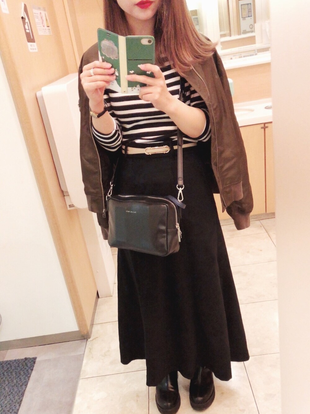 「カジュアルコーデ、お洒落さんとつながりたい、秋コーデ、ジーナシス、ストリート服が好き、黒、KBF、ブーツ、GAP、シンプルおしゃれが好き」｜「KBFのKBF MA-1ブルゾン（MA-1、グリーン系）」を使った、sappi♡150cmさん（レディース・148cm）の秋コーディネートの1枚目の写真