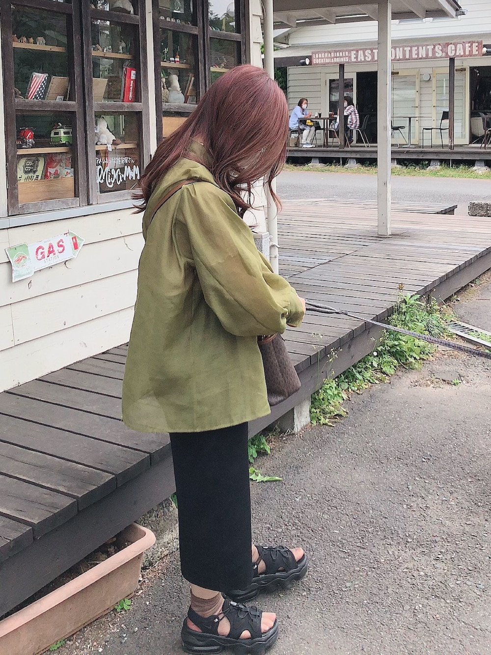「これが私をアゲる服、お洒落さんとつながりたい、SLY、NIKE、エアマックスココ、ミラオーウェン、オトナカジュアル、休日スタイル、透けシャツ、タイトスカート」｜「SLYのアイテム（シャツ/ブラウス、グリーン系）」を使った、sappi♡150cmさん（レディース・150cm）の春コーディネートの1枚目の写真