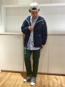 「白キャップ」｜「アイテム（マウンテンパーカー）」を使った、いしかわさん（メンズ・168cm）の春コーディネート