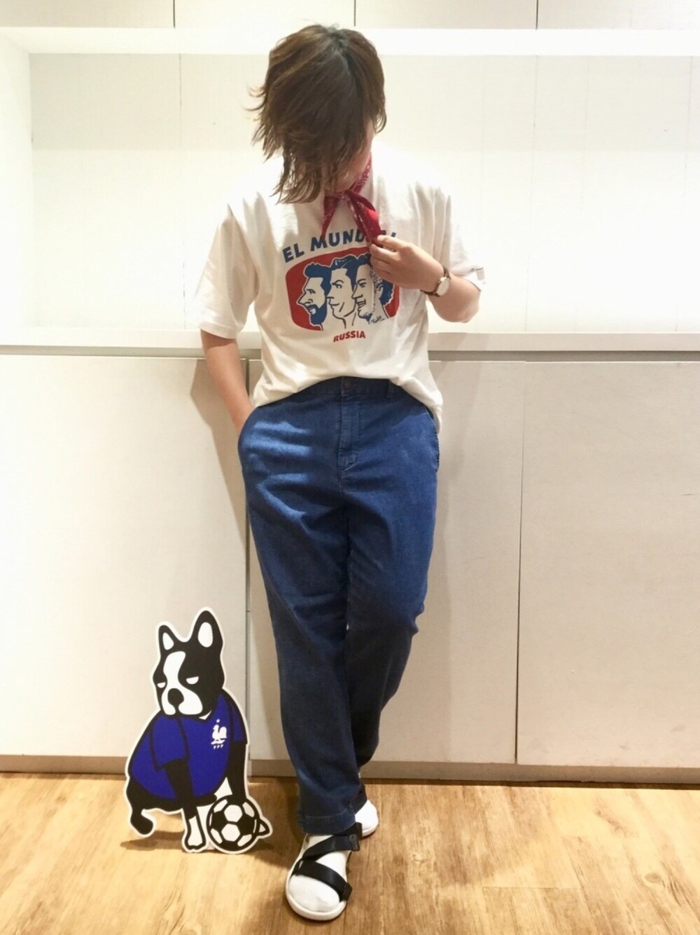 「スポーツミックス、デニムパンツ、バンダナ、サッカー、GLOBAL WORK、デニムコーデ、グローバルワーク(GLOBAL WORK)、スポーツサンダル、サンダルに靴下、soccerjunky」｜「GLOBAL WORKのスポーツサンダル/785055（サンダル、ブルー系）」を使った、いしかわさん（メンズ・168cm）の春コーディネートの1枚目の写真