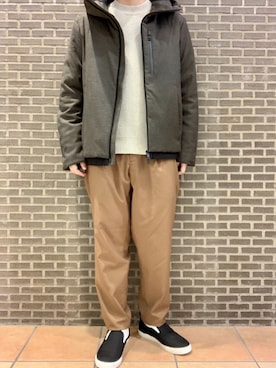 「白ニット」｜「アイテム（スリッポン）」を使った、いしかわさん（メンズ・168cm）の冬コーディネート