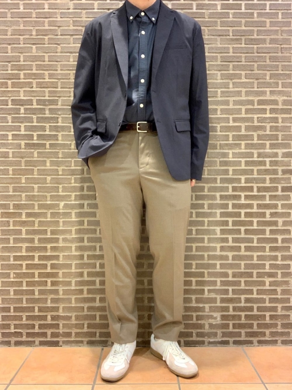 「ジャケット、ブラウン、GLOBAL WORK、オケージョン、シャツスタイル、ネイビーコーデ、グローバルワーク(GLOBAL WORK)、低身長コーデ、グローバルワークいしかわコーデ、グローバルワーク昭島コーデ」｜「.st（スタッフボード　いしかわ）の.st（スタッフボード　いしかわ）（その他、その他）」を使った、いしかわさん（メンズ・168cm）の春コーディネートの1枚目の写真