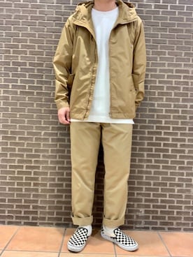 「ベージュパンツ」｜「アイテム（ナイロンジャケット）」を使った、いしかわさん（メンズ・168cm）の春コーディネート