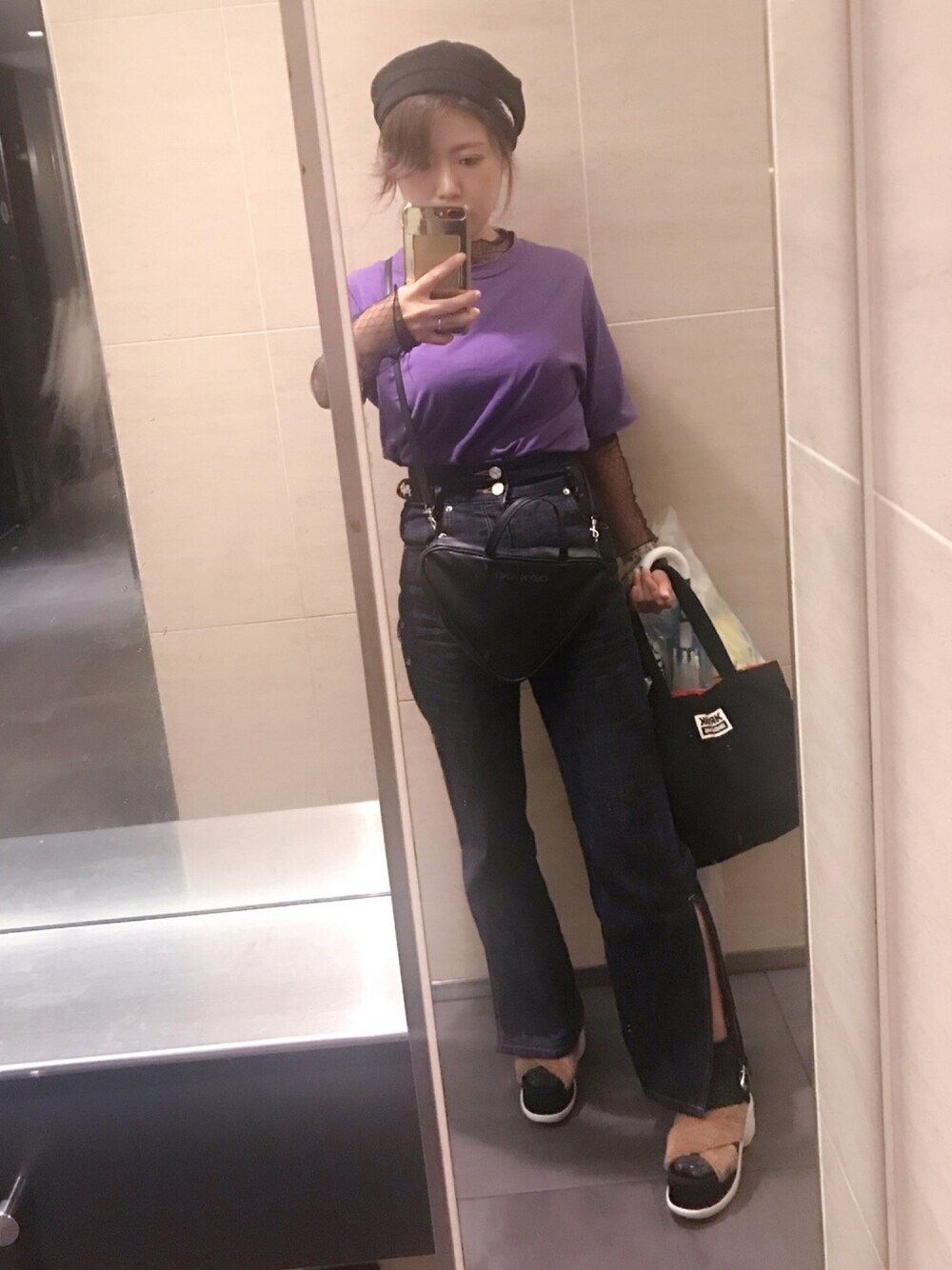「秋服準備はじめました、秋のコーデ、大人カジュアル、カジュアルコーデ、いいね、save、フォローお願いします🤑、ママファッション、雨の日コーデ、ファーサンダル」｜「HONEY MI HONEYのアイテム（デニムパンツ、ブルー系）」を使った、yurさん（レディース・154cm）の秋コーディネートの1枚目の写真