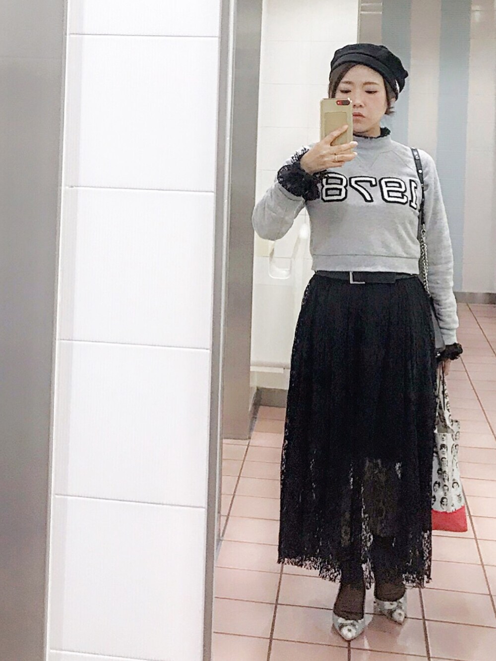 「秋冬コーデ、シンプルおしゃれが好き、カジュアル、休日スタイル、オトナ女子、低身長、ootd」｜「HONEY MI HONEYのアイテム（スウェット、グレー系）」を使った、yurさん（レディース・154cm）の秋コーディネートの1枚目の写真