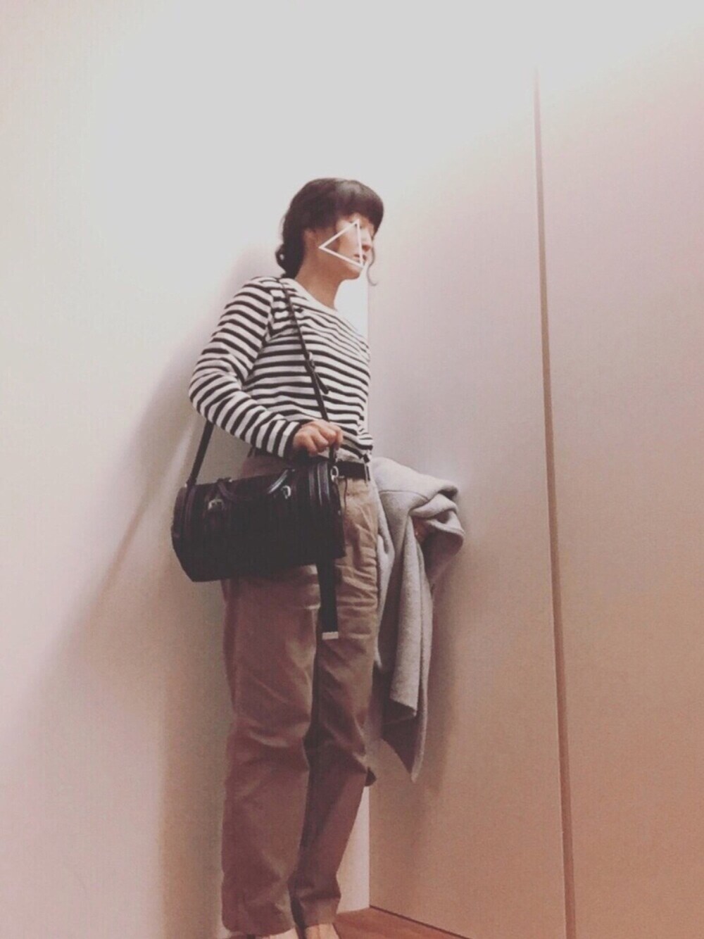 「シンプル、大人カジュアル、パンツスタイル、ボーダー、Doシンプル部、アニエスベー、ガチャベルト、ワイドパンツ」｜「IENAの《追加6》50S モデル チノパン◆（チノパンツ、イエロー系）」を使った、mikamoさん（レディース・158cm）の冬コーディネートの1枚目の写真