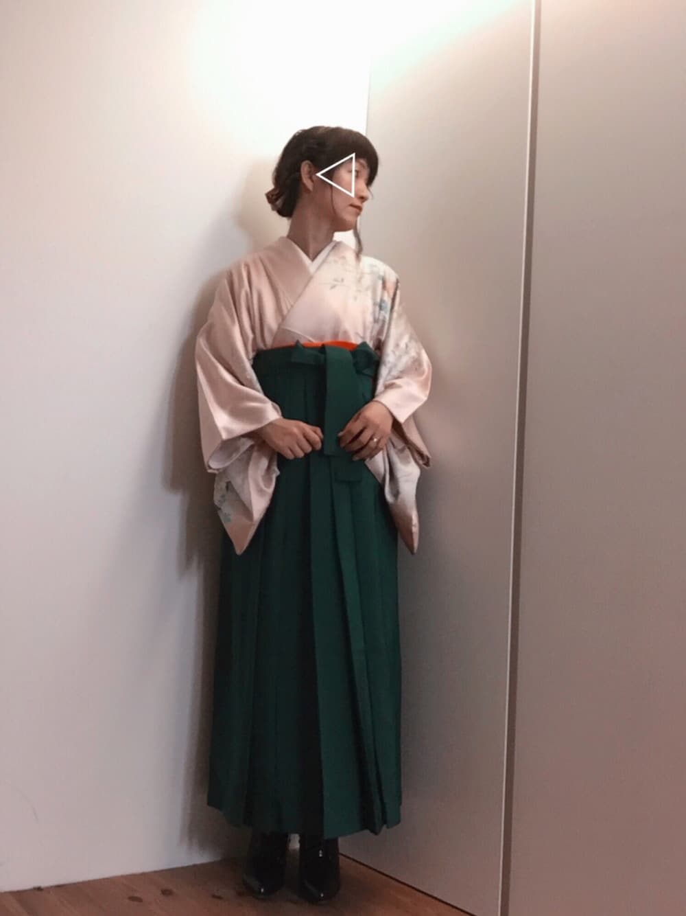 「春コーデ、キレイめ、ブーツ、袴、着物、着物アンティーク、卒業式、ピンク、Doシンプル部、フォーマル」｜「SESTOのポインテッドトゥのレースアップショートブーツ（ブーツ、ブラック系）」を使った、mikamoさん（レディース・158cm）の春コーディネートの1枚目の写真