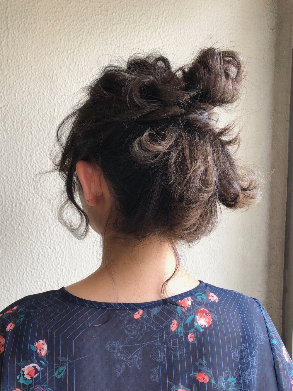 「ヘアアレンジ、おだんごヘアー、ワンピース、花柄、美容院帰り」｜「ROPE' PICNICの幾何学フラワーワンピース（ワンピース、ブルー系）」を使った、mikamoさん（レディース・158cm）の夏コーディネートの1枚目の写真