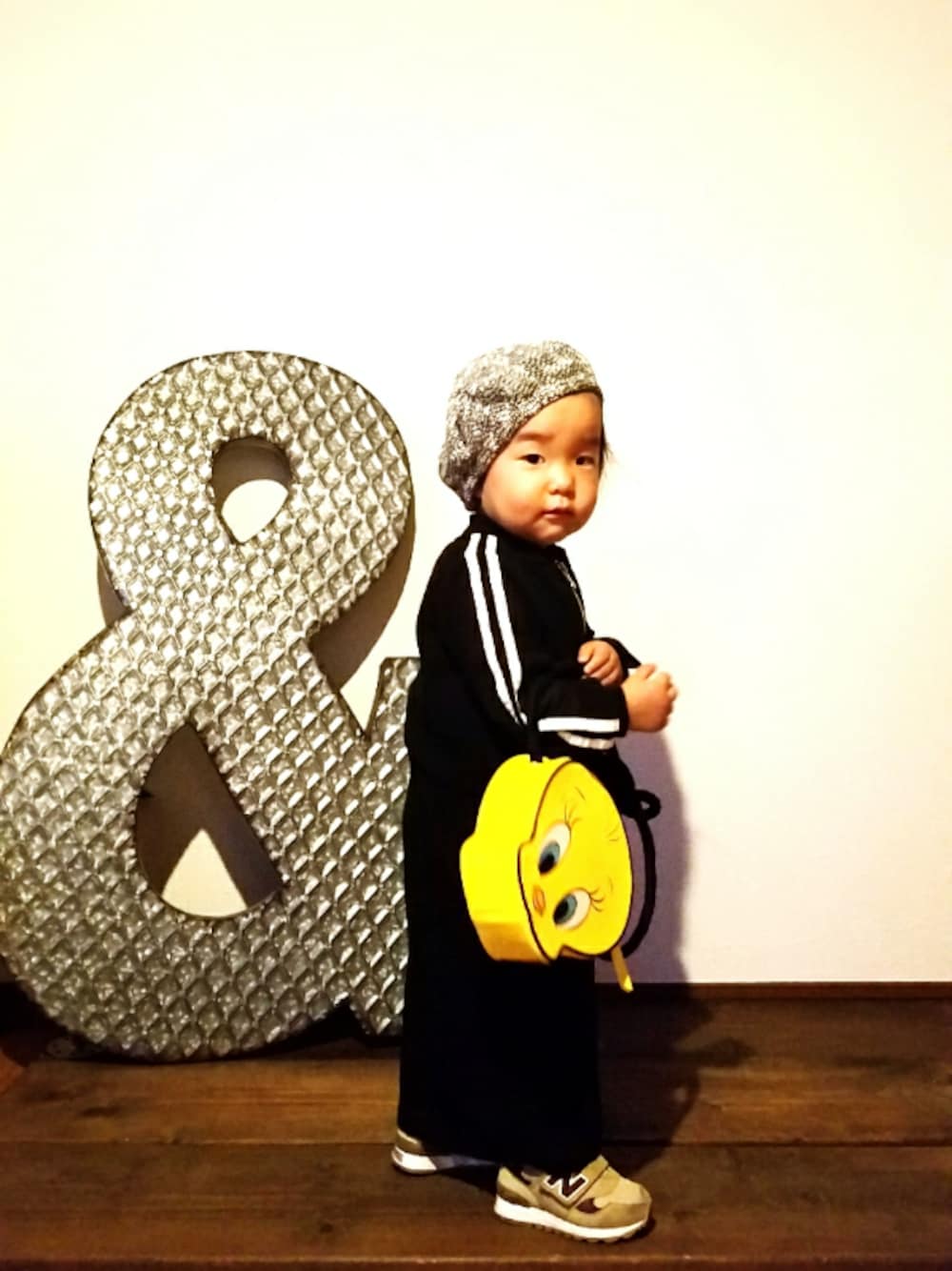 「娘コーデ、1才、黒コーデ、プチプラ、激安、ベレー帽、ZARA KIDS、子供服」｜「GLOBAL WORKのアイテム（ハンチング/ベレー帽、ブラック系）」を使った、Tamoさん（レディース・160cm）の秋コーディネートの1枚目の写真