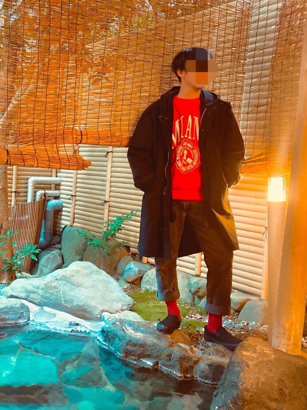 「alpha、Champion、Levi's、UNIQLO、VANS、デニム、大人カジュアル、軍モノ、お洒落さんとつながりたい、湯河原」｜「Championのアイテム（スウェット、レッド系）」を使った、m0mm1101さん（メンズ・170cm）の冬コーディネートの1枚目の写真